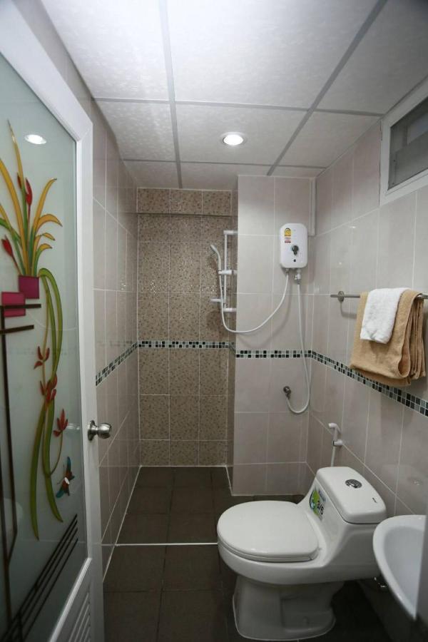 Roomquest Suvarnabhumi Ladkrabang 42 Bangkok Kültér fotó